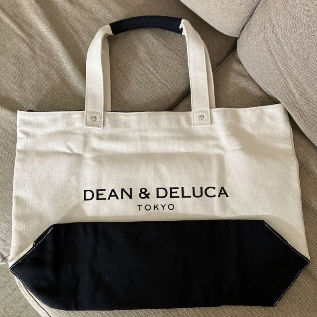 DEAN & DELUCA(ディーンアンドデルーカ)のDEAN&DELUCA 東京駅限定  ロゴトートバッグ ディーン&デルーカ レディースのバッグ(トートバッグ)の商品写真