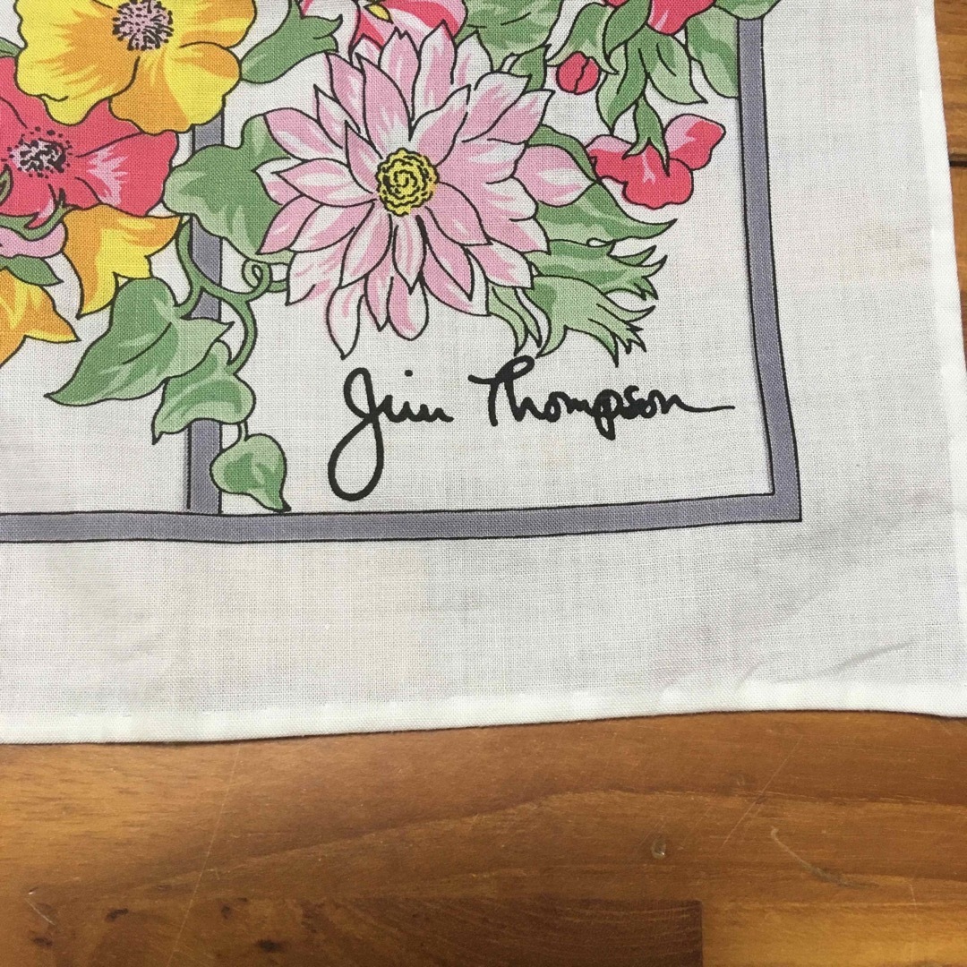 Jim Thompson(ジムトンプソン)のジムトンプソン　花柄　ハンカチ　未使用 レディースのファッション小物(ハンカチ)の商品写真