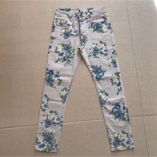 ローリーズファーム(LOWRYS FARM)の【美品】ローリーズ 花柄 細身パンツ(スキニーパンツ)