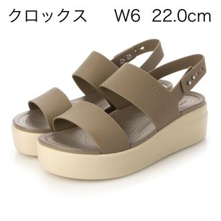 クロックス(crocs)のcrocs ブルックリンローウェッジ　カーキ　W6  22.0cm(サンダル)