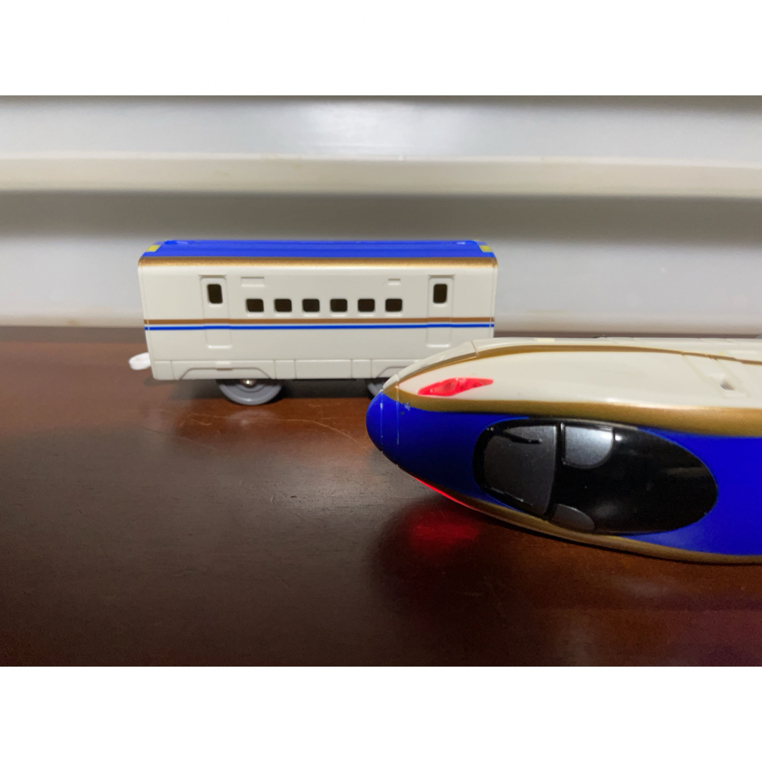 Takara Tomy(タカラトミー)のプラレール かがやき 中間車両 ライト テコロジー 後尾車 エンタメ/ホビーのおもちゃ/ぬいぐるみ(鉄道模型)の商品写真