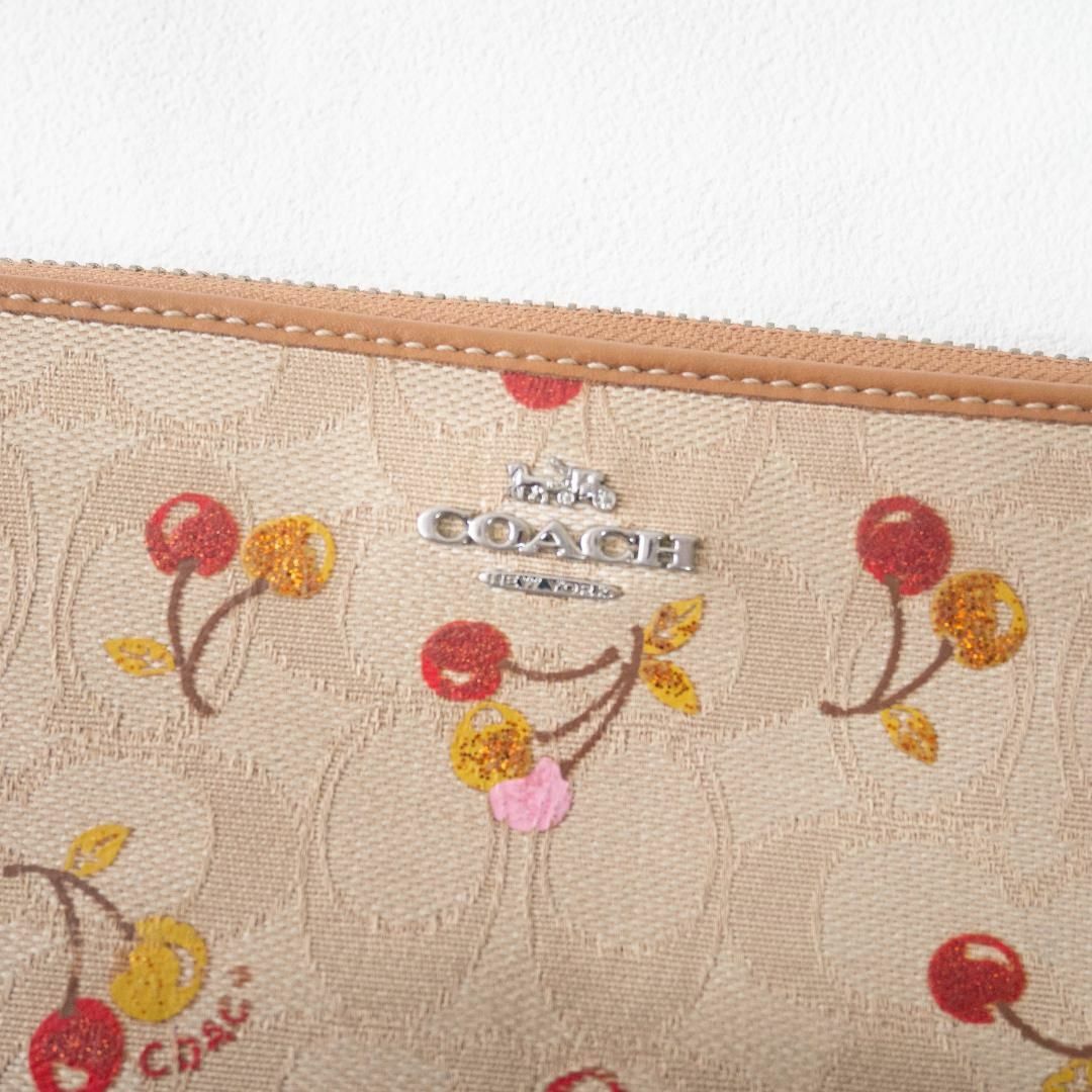 COACH(コーチ)のコーチ COACH 長財布 ラウンドファスナー シグネチャー チェリー柄 ラメ レディースのファッション小物(財布)の商品写真