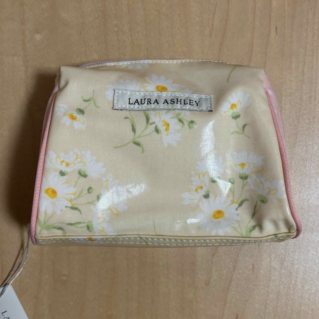 LAURA ASHLEY(ローラアシュレイ)のLAURA ASHLEY 花柄ポーチ ローラアシュレイ レディースのファッション小物(ポーチ)の商品写真