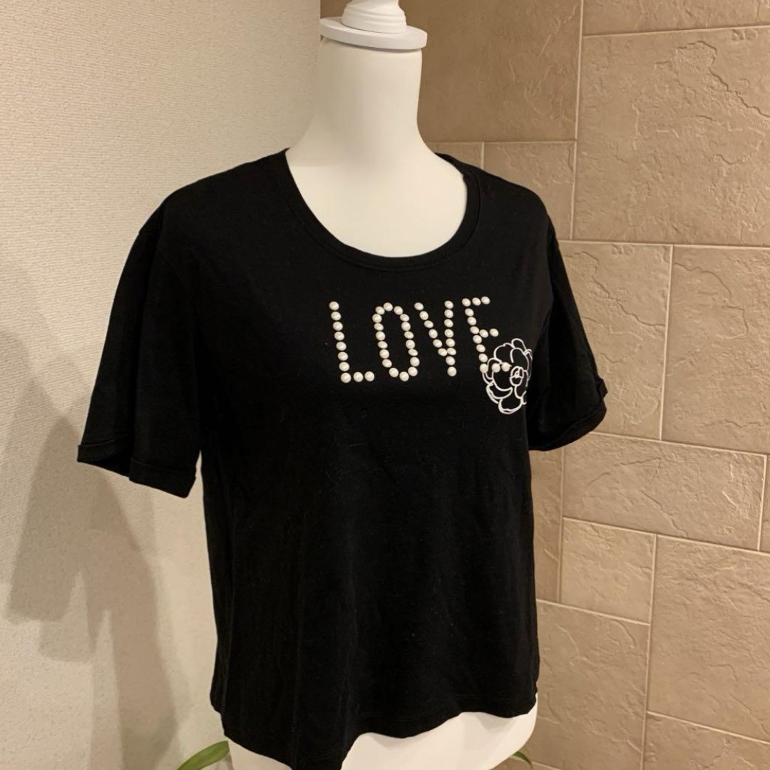 INGEBORG(インゲボルグ)のINGEBORG  黒LOVE  半袖 レディースのトップス(Tシャツ(半袖/袖なし))の商品写真