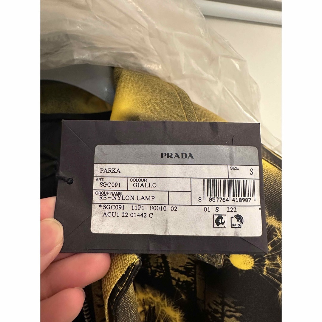 PRADA(プラダ)のPRADA  RE-NYLON PRINTED PARKA リナイロン　 メンズのジャケット/アウター(ナイロンジャケット)の商品写真