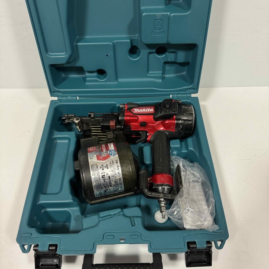高圧 動作確認済み makita マキタ 高圧エア釘打機 AN933H 高圧 動作確認済み makita マキタ 高圧エア釘打機 AN933H