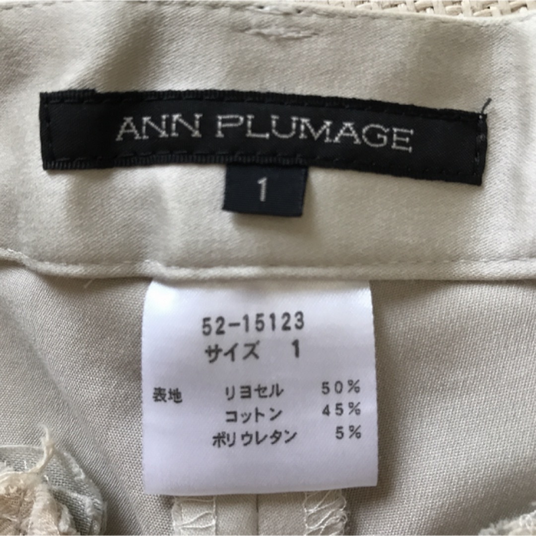 ANN PLUMAGE 膝下丈パンツ 光沢感あり レディースのパンツ(ハーフパンツ)の商品写真