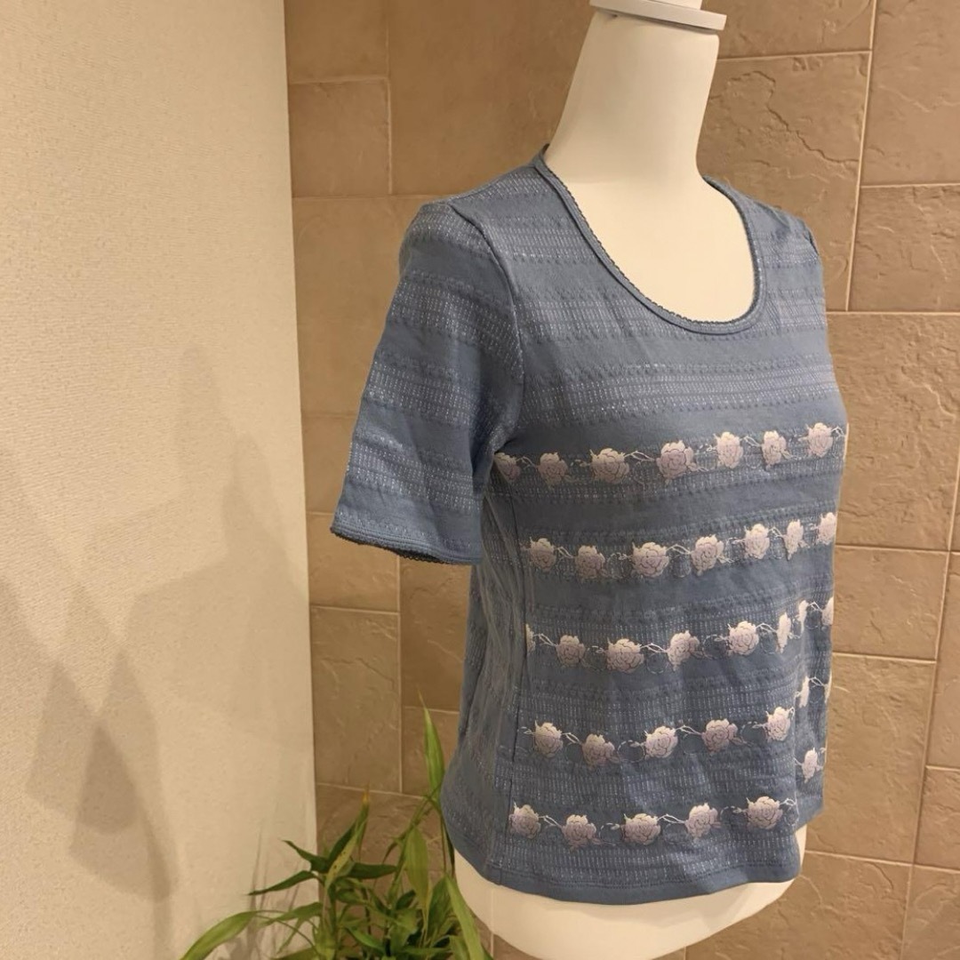 INGEBORG(インゲボルグ)のINGEBORG  水色半袖 レディースのトップス(Tシャツ(半袖/袖なし))の商品写真