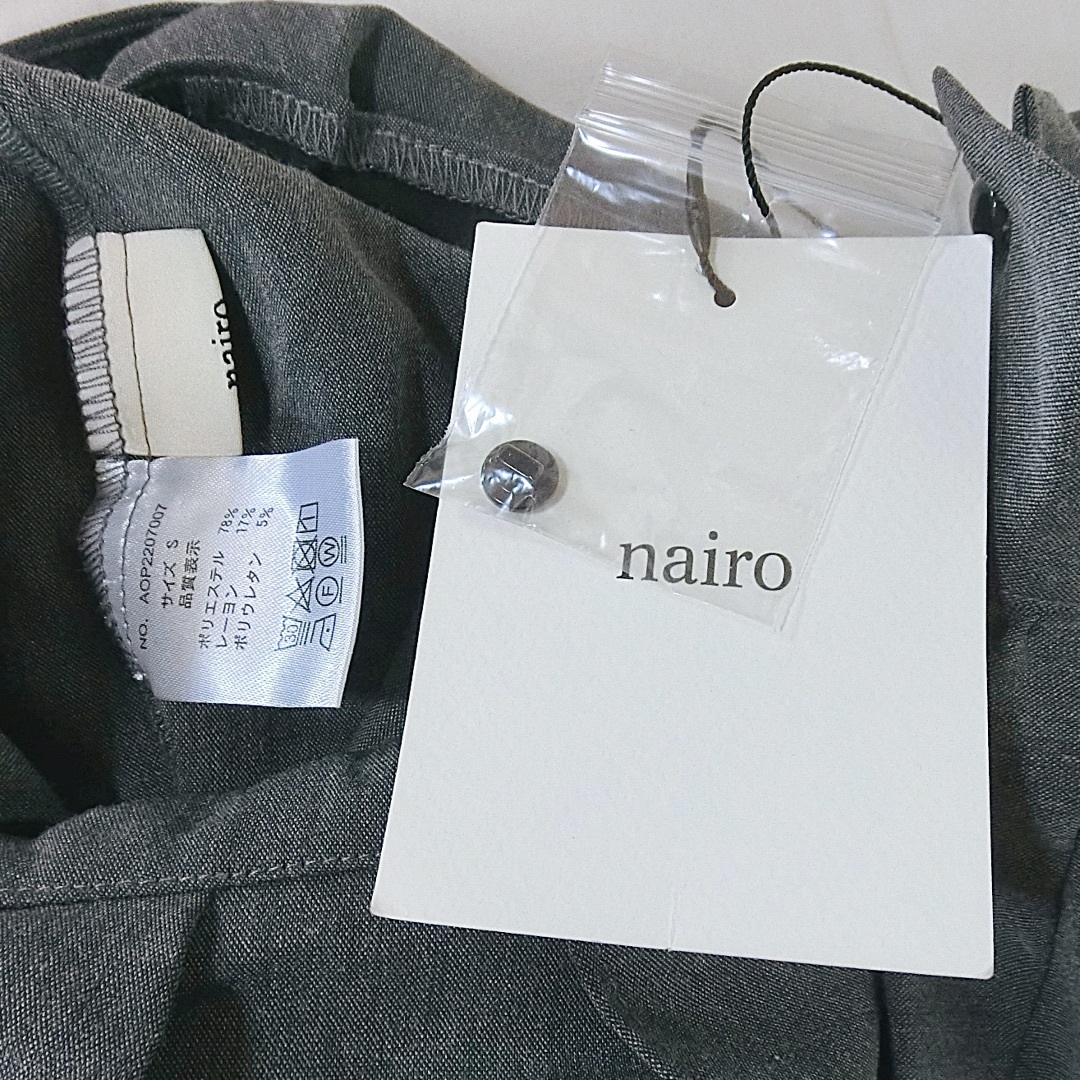 未使用タグ付き　nairo　Sサイズ　グレー　ギャザーＶネックワンピース レディースのワンピース(ロングワンピース/マキシワンピース)の商品写真