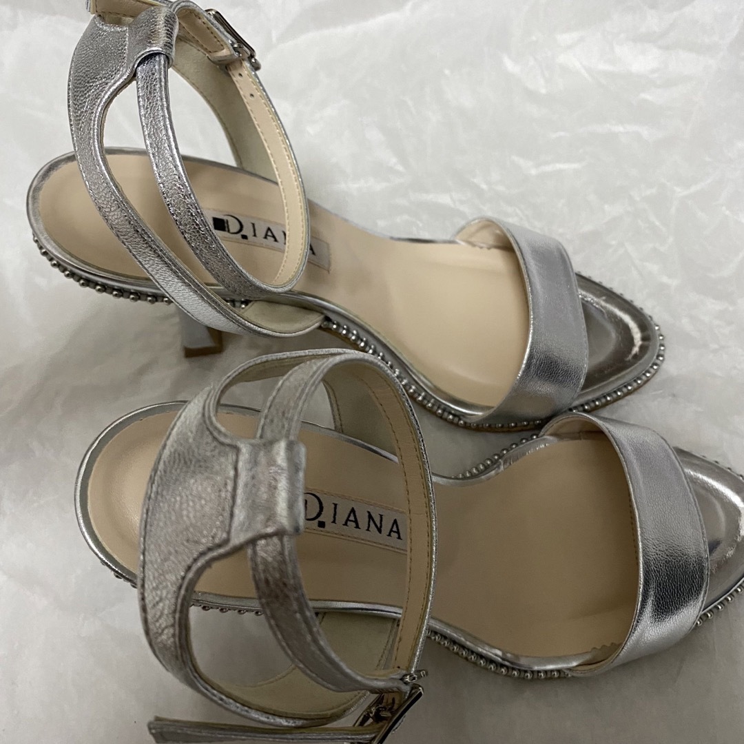 DIANA(ダイアナ)のダイアナ ボールチェーンの輝きが引き立つ☆辛口サンダル レディースの靴/シューズ(サンダル)の商品写真
