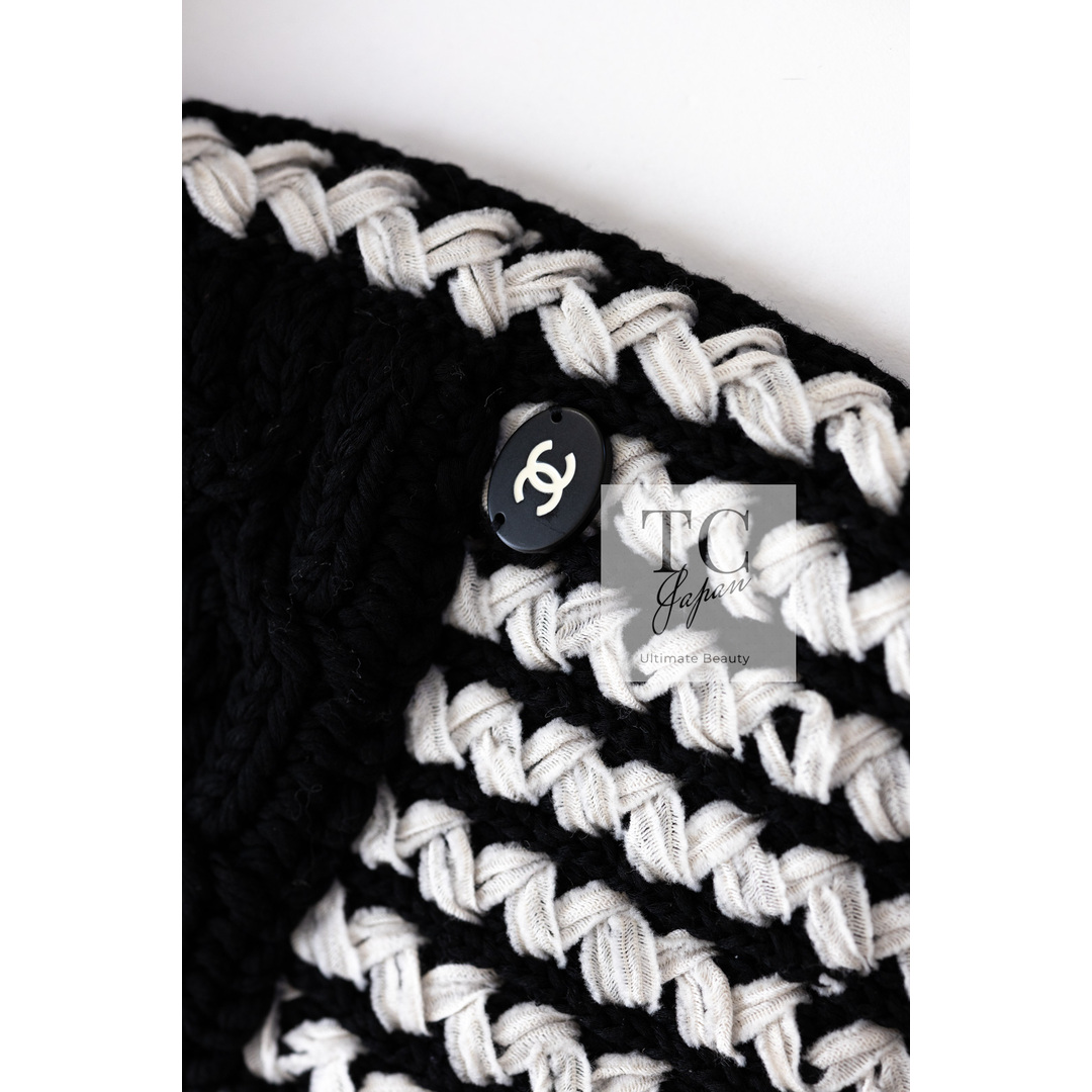 CHANEL(シャネル)のシャネル カーディガン CHANEL ブラック オフ ホワイト コットン ニット スカート セットアップ 超美品 36 38 レディースのトップス(カーディガン)の商品写真