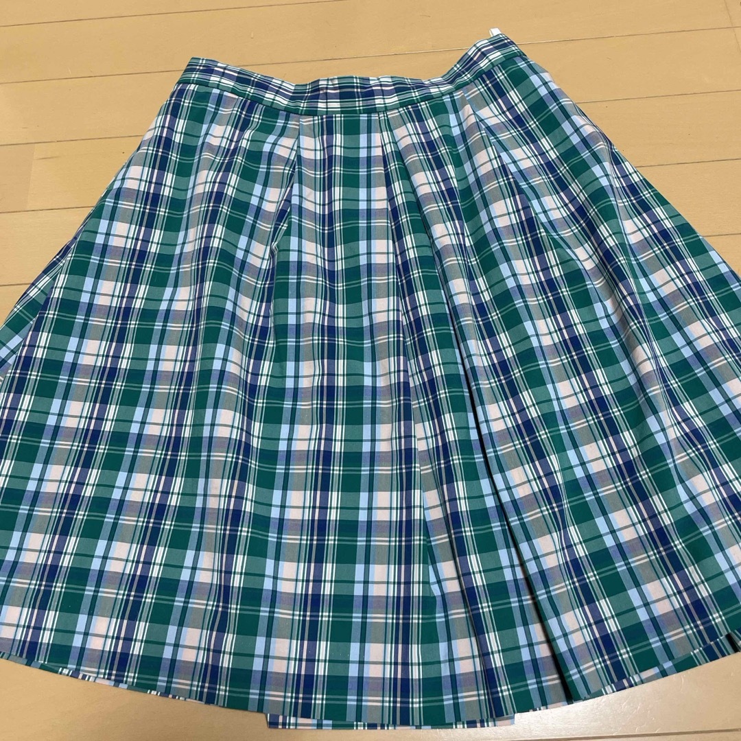 カウチャーブローチ　膝丈スカート レディースのスカート(ひざ丈スカート)の商品写真