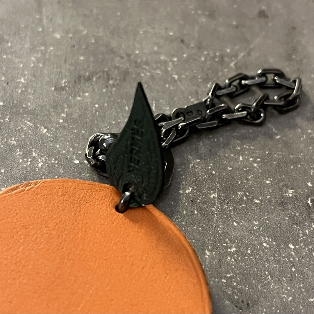 Hermes(エルメス)のＨＥＲＭＥＳ　エルメス フルーツキーホルダー 「オランジュ」 メンズのファッション小物(キーホルダー)の商品写真