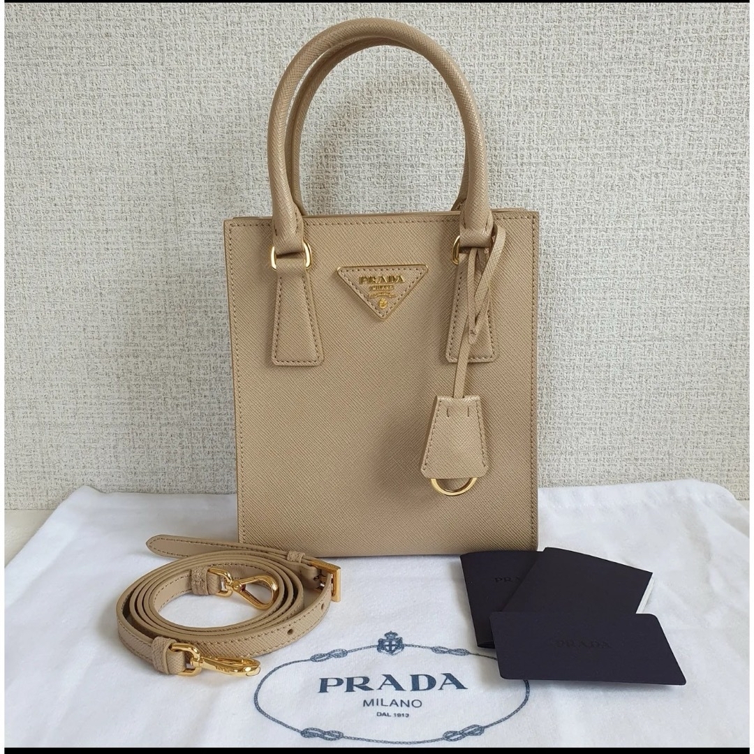 PRADA(プラダ)の本日終了【タイムセール】PRADA ロゴ サフィアーノ レザーハンドバッグ レディースのバッグ(ショルダーバッグ)の商品写真