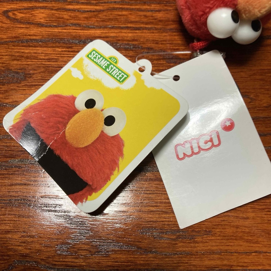 SESAME STREET(セサミストリート)のエルモ　マスコット　キーホルダー　セサミストリート　新品　ぬいぐるみ エンタメ/ホビーのおもちゃ/ぬいぐるみ(キャラクターグッズ)の商品写真