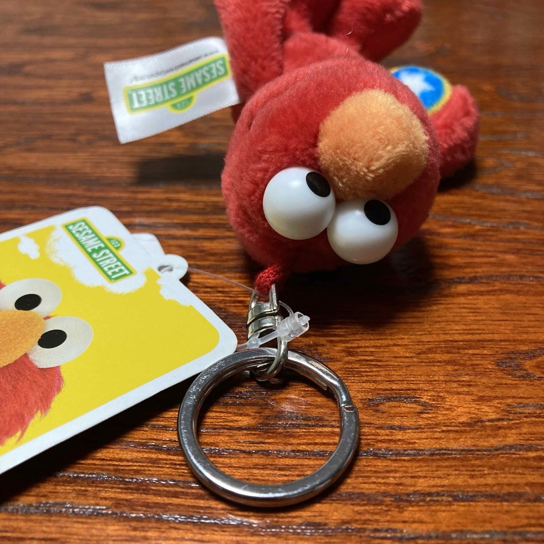 SESAME STREET(セサミストリート)のエルモ　マスコット　キーホルダー　セサミストリート　新品　ぬいぐるみ エンタメ/ホビーのおもちゃ/ぬいぐるみ(キャラクターグッズ)の商品写真