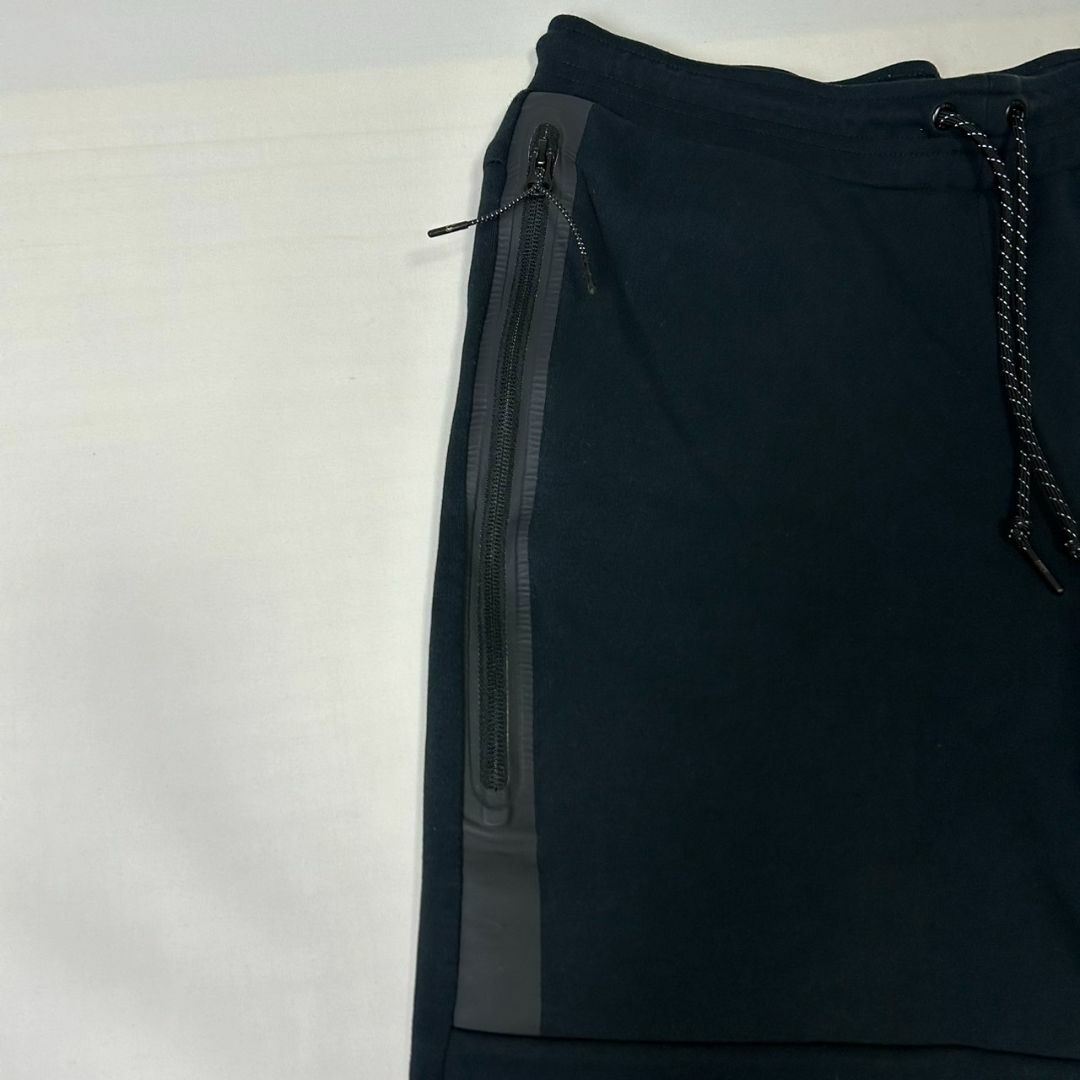 NIKE(ナイキ)の廃盤 初代 ナイキ テックフリース ショーツ ショートパンツ ブラック 黒 L メンズのパンツ(ショートパンツ)の商品写真