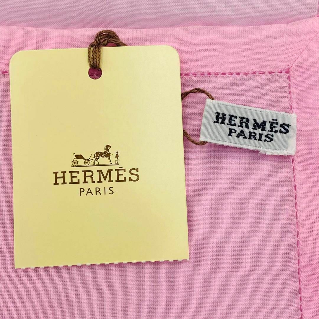 Hermes(エルメス)の未使用品 ★HERMES★ ハンカチ 無地 パンチング 綿100％ ピンク 箱付 レディースのファッション小物(ハンカチ)の商品写真