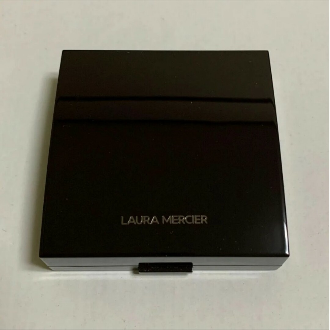 laura mercier(ローラメルシエ)のローラメルシエ　マットラディアンスベイクドパウダー　ハイライト　01 コスメ/美容のベースメイク/化粧品(フェイスパウダー)の商品写真