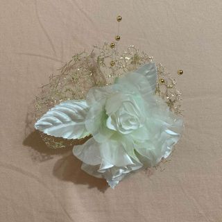 コサージュ ハンドメイド 日本製 薔薇 ローズ ホワイト 白 花飾り クリップ(ブローチ/コサージュ)