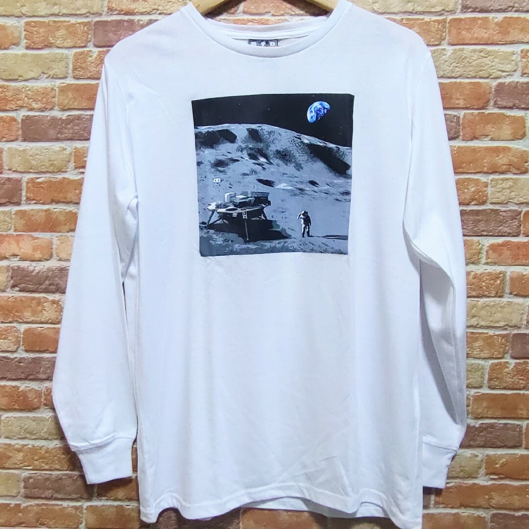 【新品】NASA ナサ Tシャツ ロンT L ホワイト 白 月 着陸 地球 メンズのトップス(Tシャツ/カットソー(七分/長袖))の商品写真