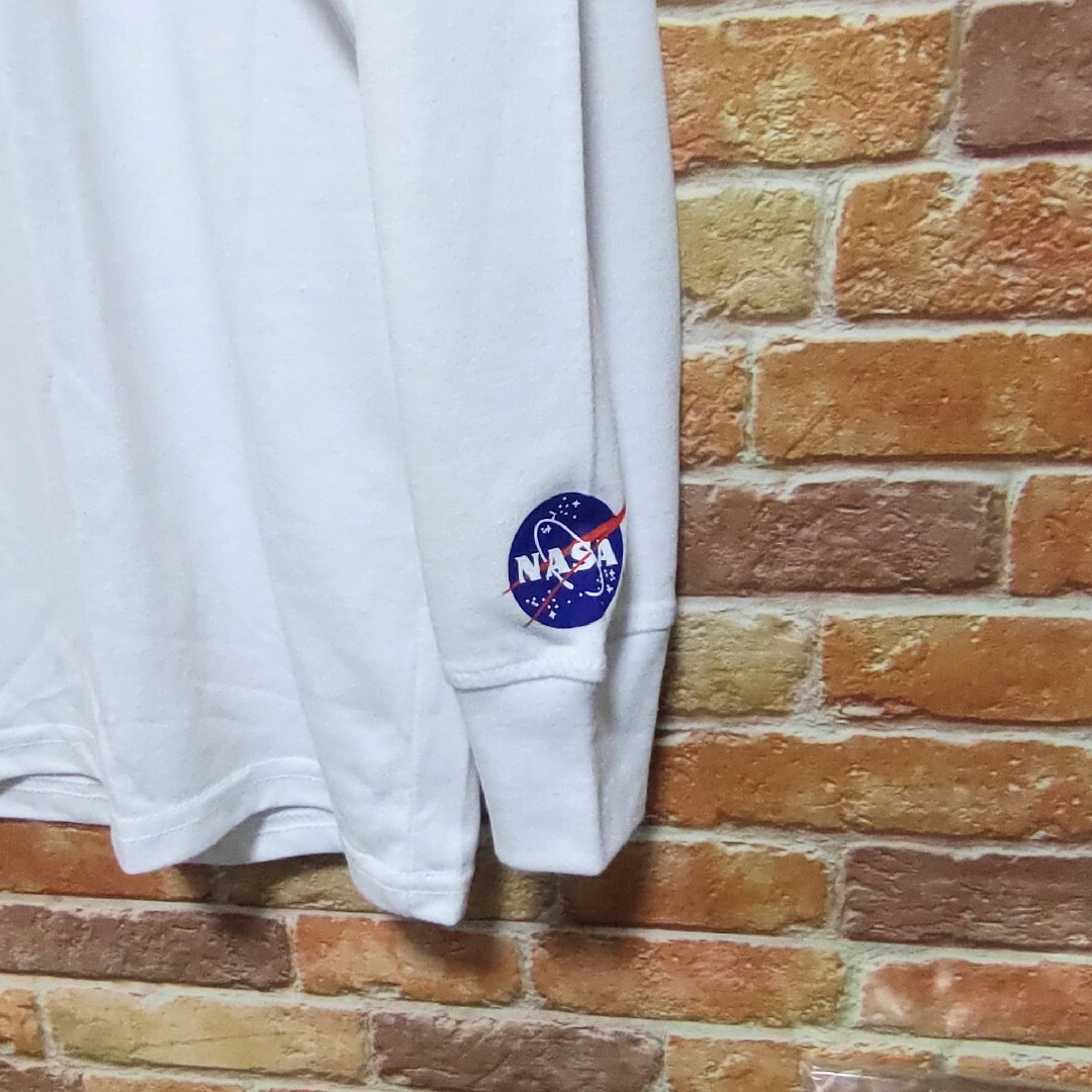 【新品】NASA ナサ Tシャツ ロンT L ホワイト 白 月 着陸 地球 メンズのトップス(Tシャツ/カットソー(七分/長袖))の商品写真