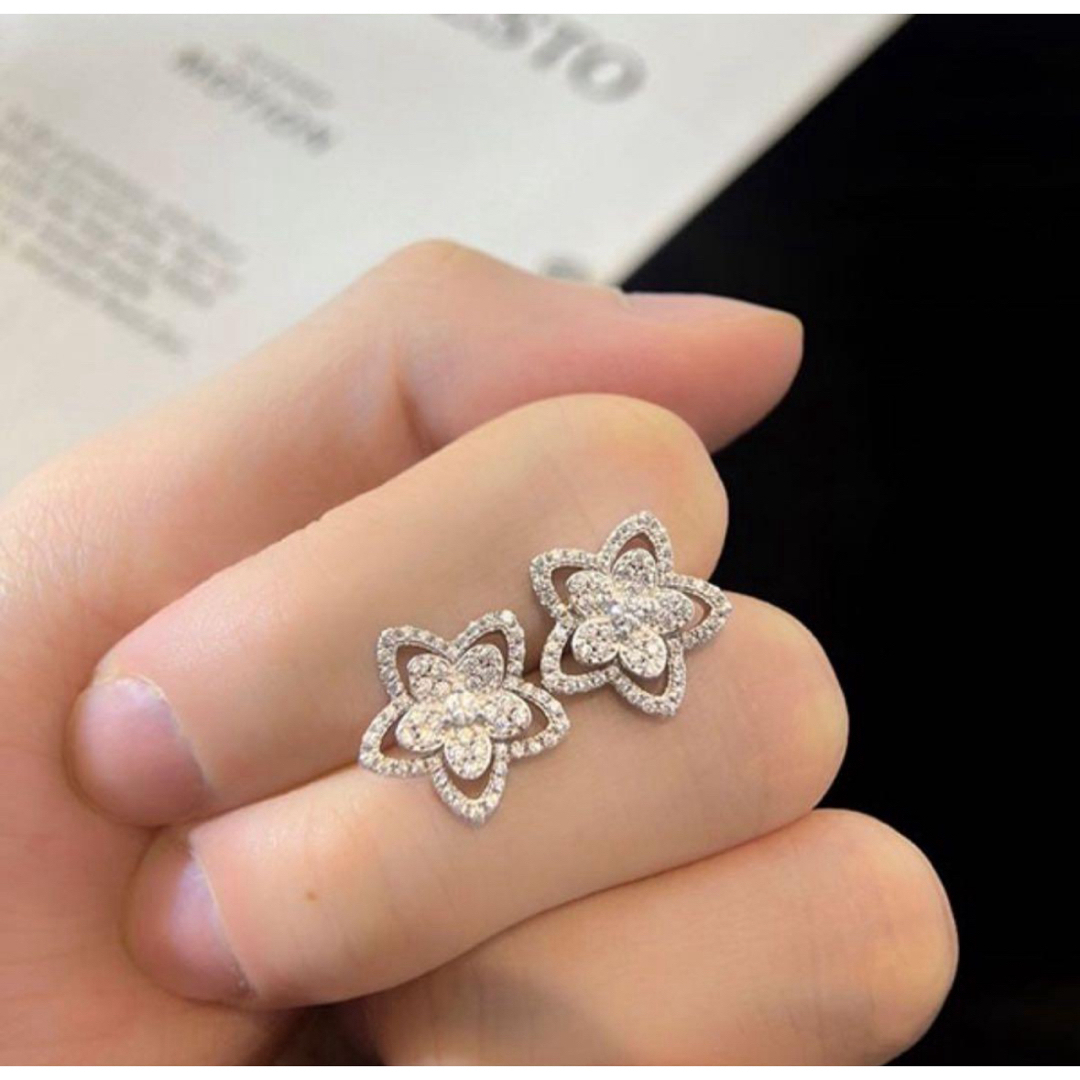 ワイルドフラワー ダイヤモンド スタッド　ピアス‼️グラフgraff好き レディースのアクセサリー(ピアス)の商品写真