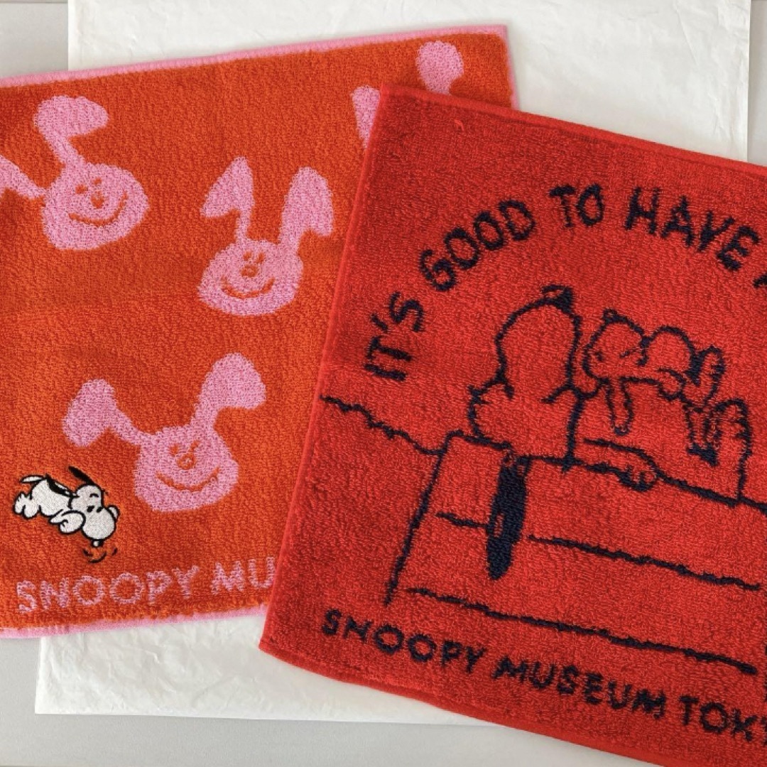 SNOOPY(スヌーピー)のスヌーピーミュージアム 限定 タオルハンカチ 2枚セット レディースのファッション小物(ハンカチ)の商品写真