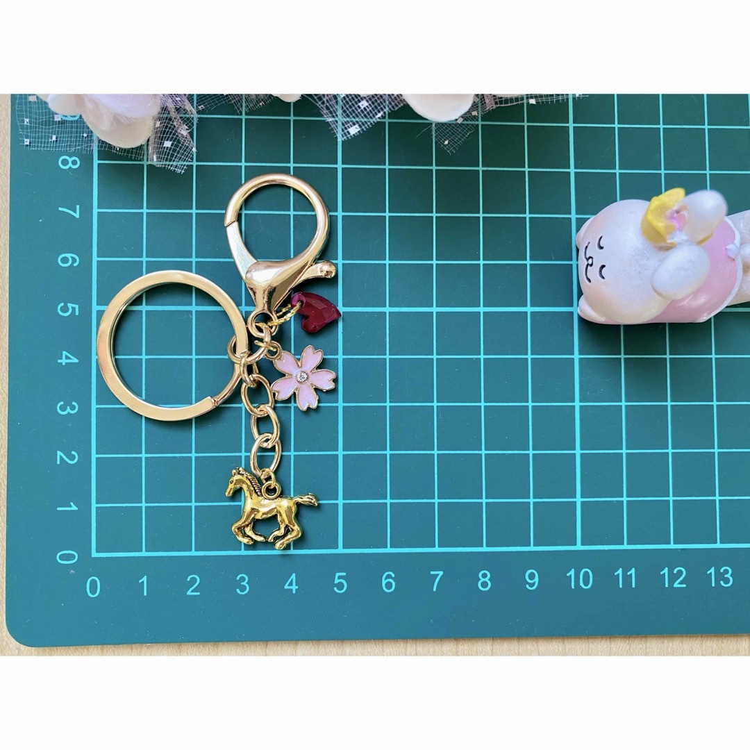 桜とお馬さんとハートのキーホルダー☆ハンドメイド ハンドメイドのアクセサリー(キーホルダー/ストラップ)の商品写真