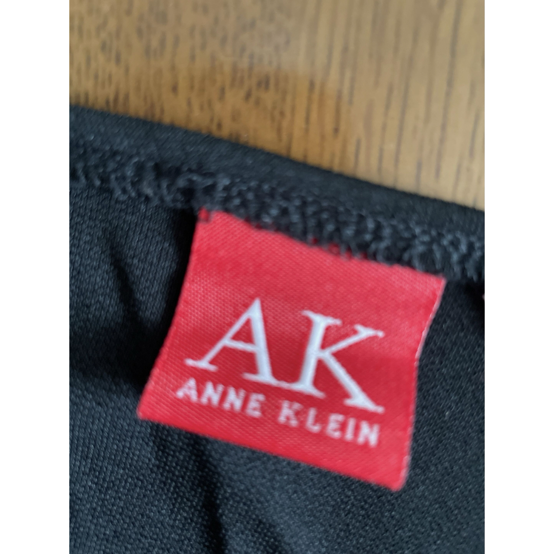 ANNE KLEIN(アンクライン)のANNE KLEIN 黒カットソー レディースのトップス(カットソー(半袖/袖なし))の商品写真