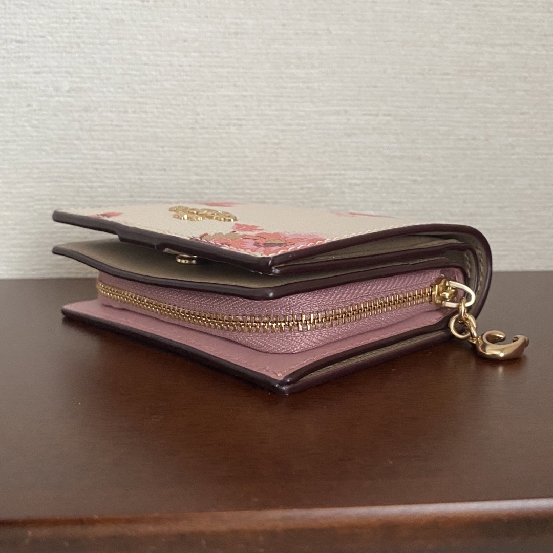 COACH(コーチ)の美品✨ COACH 財布 2つ折り財布 花柄 フローラル レディースのファッション小物(財布)の商品写真