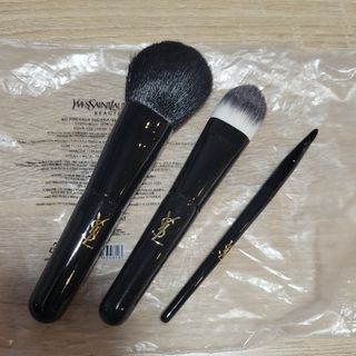 イヴサンローランボーテ(Yves Saint Laurent Beaute)の【未使用】サンローラン　ブラシ　3点セット(チーク/フェイスブラシ)