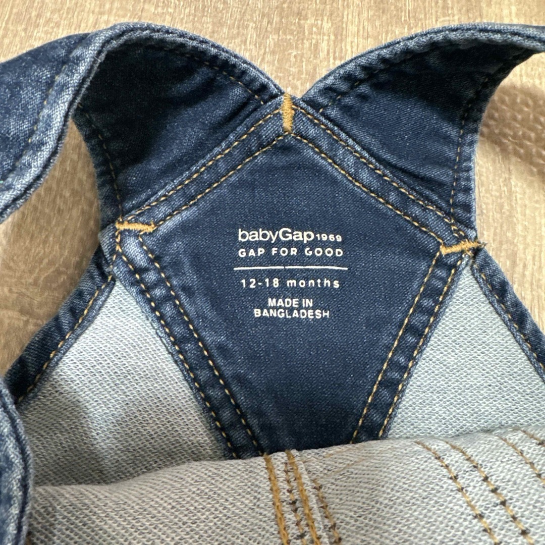 babyGAP(ベビーギャップ)のbabyGAP デニムサロペット　オーバーオール　12-18m キッズ/ベビー/マタニティのベビー服(~85cm)(カバーオール)の商品写真