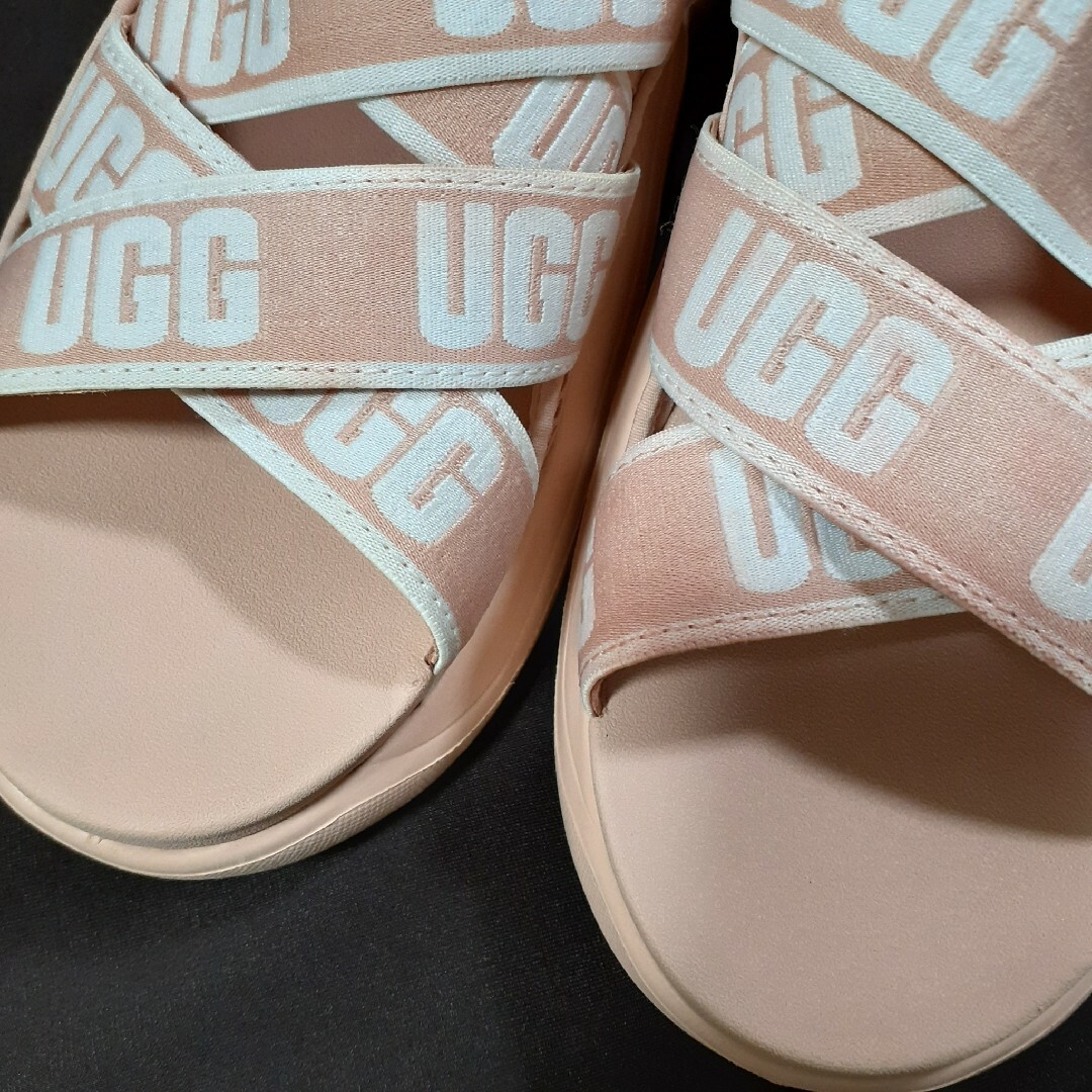 UGG(アグ)のUGG厚底サンダル　ピンク24.5cm レディースの靴/シューズ(サンダル)の商品写真