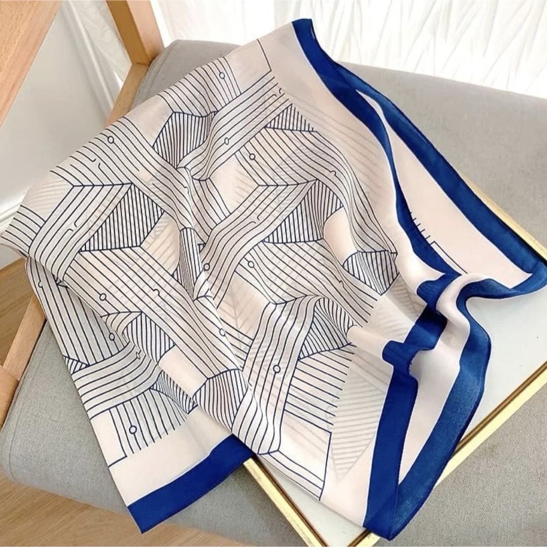大判 スカーフ 70cm 正方形 シルクのような肌触り 幾何学デザイン レディースのファッション小物(バンダナ/スカーフ)の商品写真