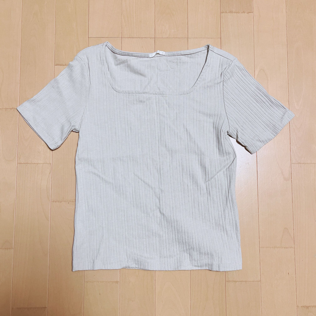 GU(ジーユー)のGU ベージュ リブT スクエアネック レディースのトップス(Tシャツ(半袖/袖なし))の商品写真