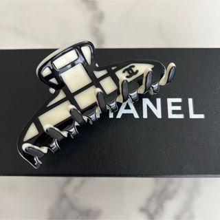 CHANEL - CHANEL シャネル ヘアクリップ　ホワイト　刻印あり！箱無し発送