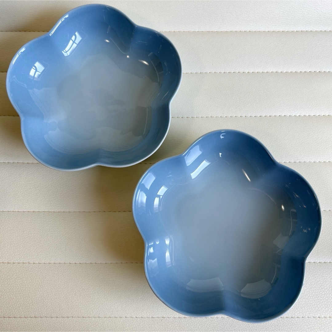 LE CREUSET(ルクルーゼ)のLE CRUSET ル・クルーゼ　フラワーディッシュ　2枚セット　ブルー　深皿 インテリア/住まい/日用品のキッチン/食器(食器)の商品写真