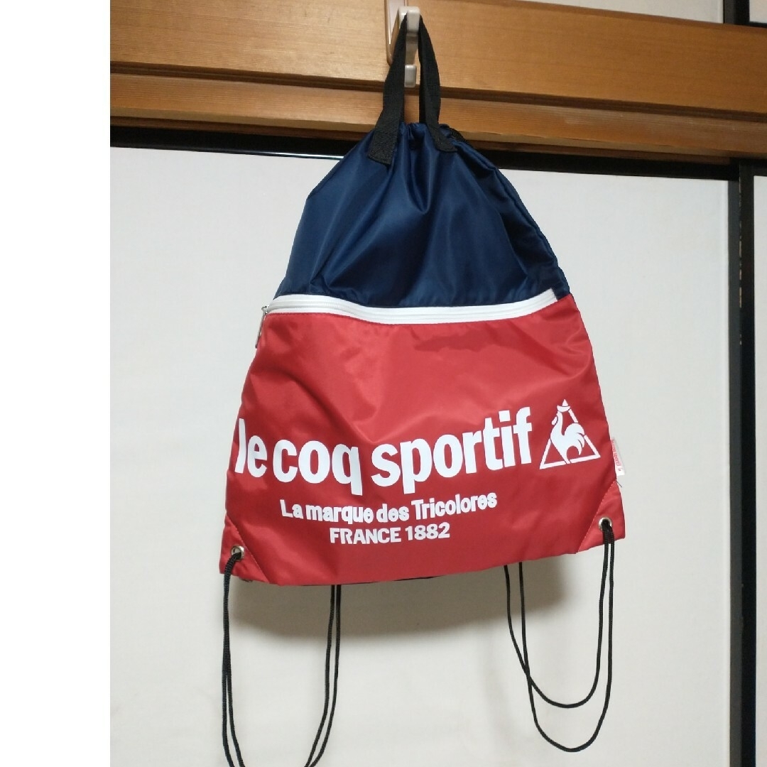 le coq sportif(ルコックスポルティフ)の美品 送料無料 ルコックスポルティフ バイカラーナップザック レッドネイビー レディースのバッグ(リュック/バックパック)の商品写真