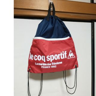 ルコックスポルティフ(le coq sportif)の美品 送料無料 ルコックスポルティフ バイカラーナップザック レッドネイビー(リュック/バックパック)