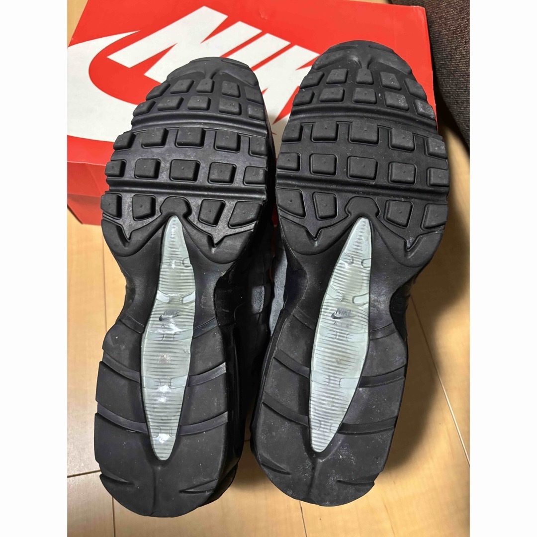 NIKE(ナイキ)の【日本未発売】NIKE AIR MAX 95 ESSENTIAL エアマックス メンズの靴/シューズ(スニーカー)の商品写真