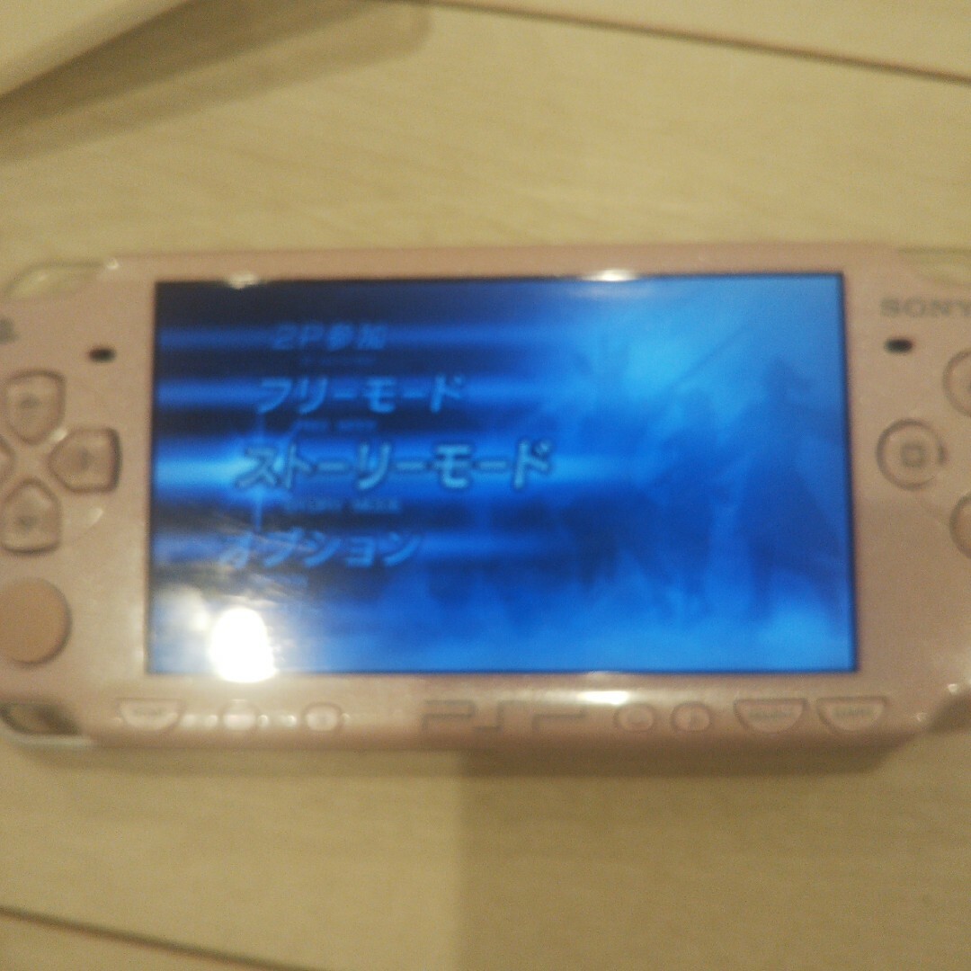 超美品⭐️psp2000本体⭐️ピンク。新品バッテリー、ゲーム、メモリー、充電器 エンタメ/ホビーのゲームソフト/ゲーム機本体(携帯用ゲーム機本体)の商品写真