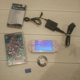 超美品⭐️psp2000本体⭐️ピンク。新品バッテリー、ゲーム、メモリー、充電器