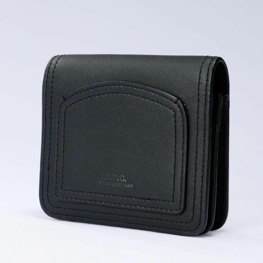 A.P.C(アーペーセー)のA.P.C. アーペーセー　レザー　二つ折り財布　コンパクト　ブラック メンズのファッション小物(折り財布)の商品写真