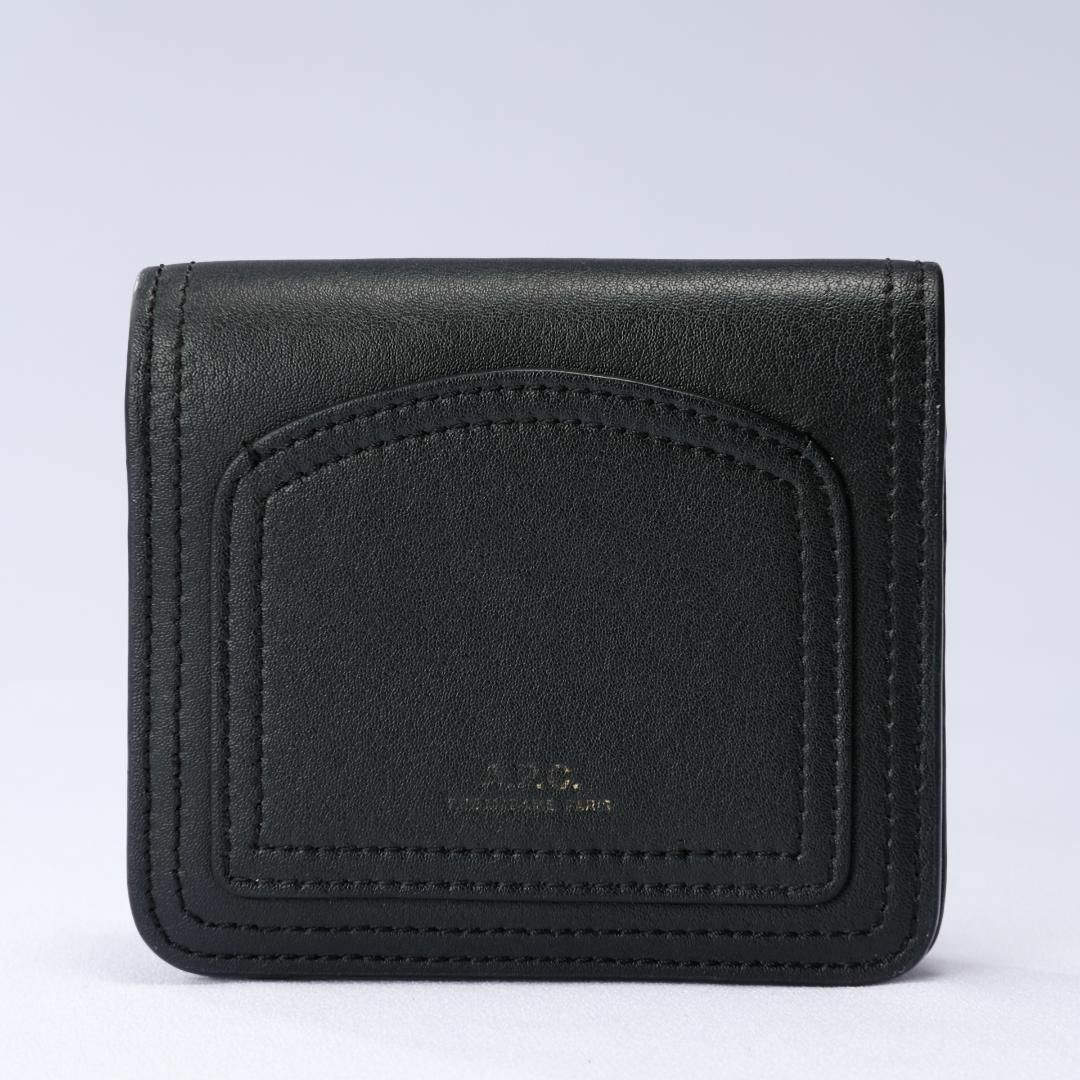 A.P.C(アーペーセー)のA.P.C. アーペーセー　レザー　二つ折り財布　コンパクト　ブラック メンズのファッション小物(折り財布)の商品写真