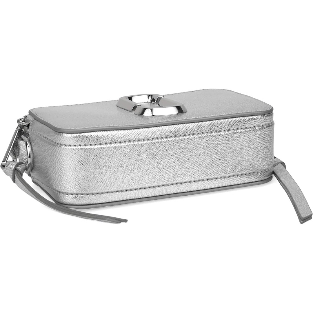 MARC JACOBS(マークジェイコブス)のMARC JACOBS SNAPSHOT METALLIC DTM SILVER レディースのバッグ(ショルダーバッグ)の商品写真