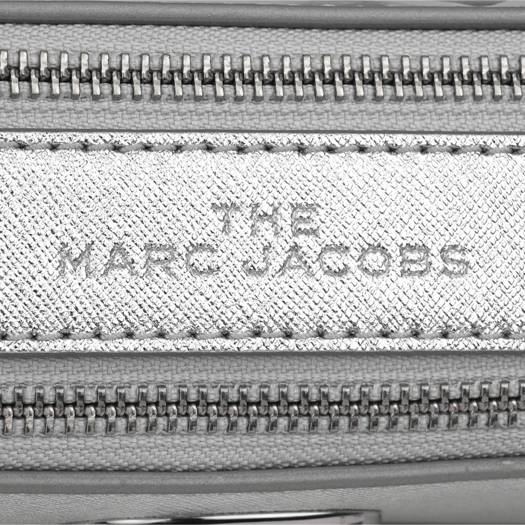 MARC JACOBS(マークジェイコブス)のMARC JACOBS SNAPSHOT METALLIC DTM SILVER レディースのバッグ(ショルダーバッグ)の商品写真