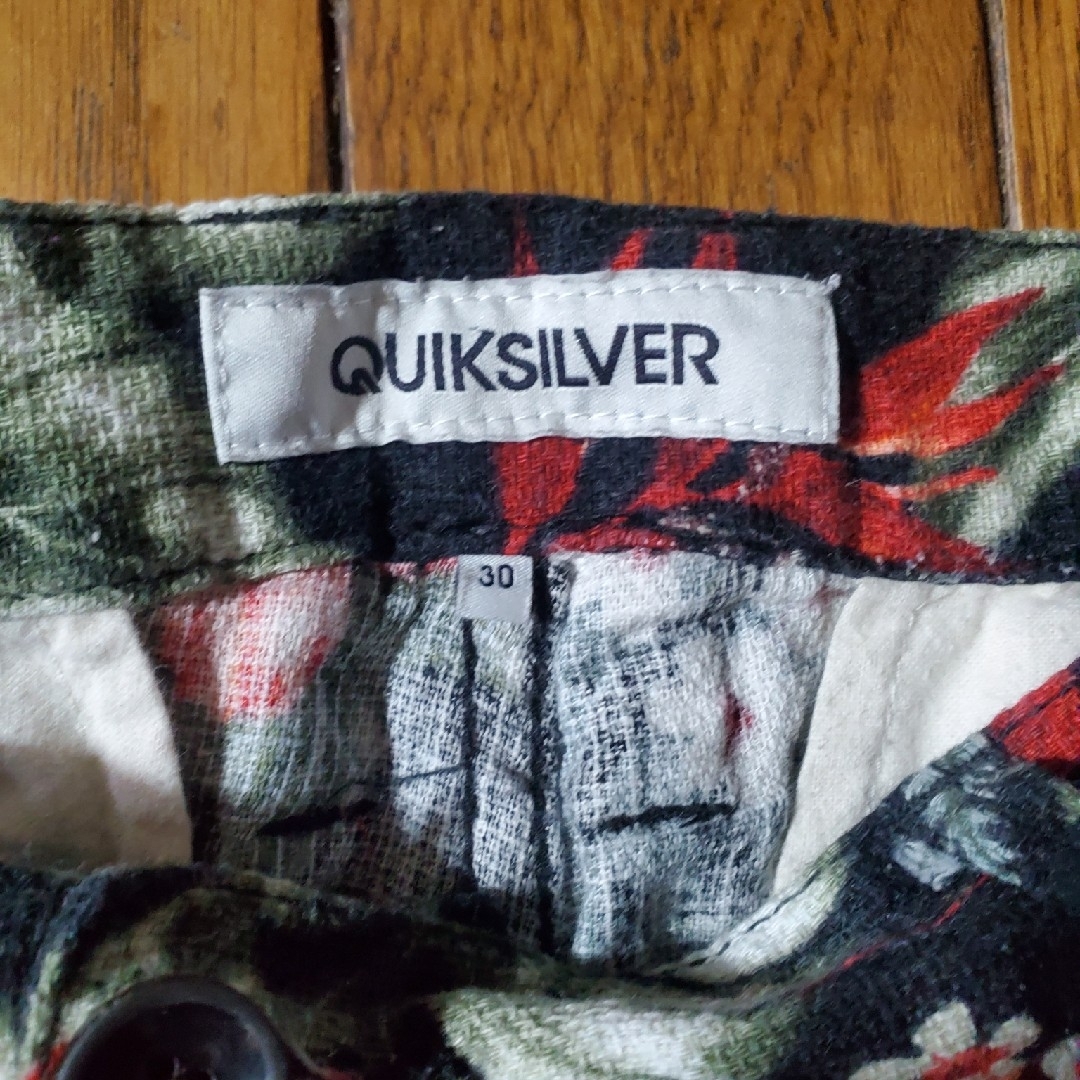 QUIKSILVER(クイックシルバー)のクイックシルバー◎ハワイ柄ハーフパンツ◎サイズM メンズのパンツ(ショートパンツ)の商品写真
