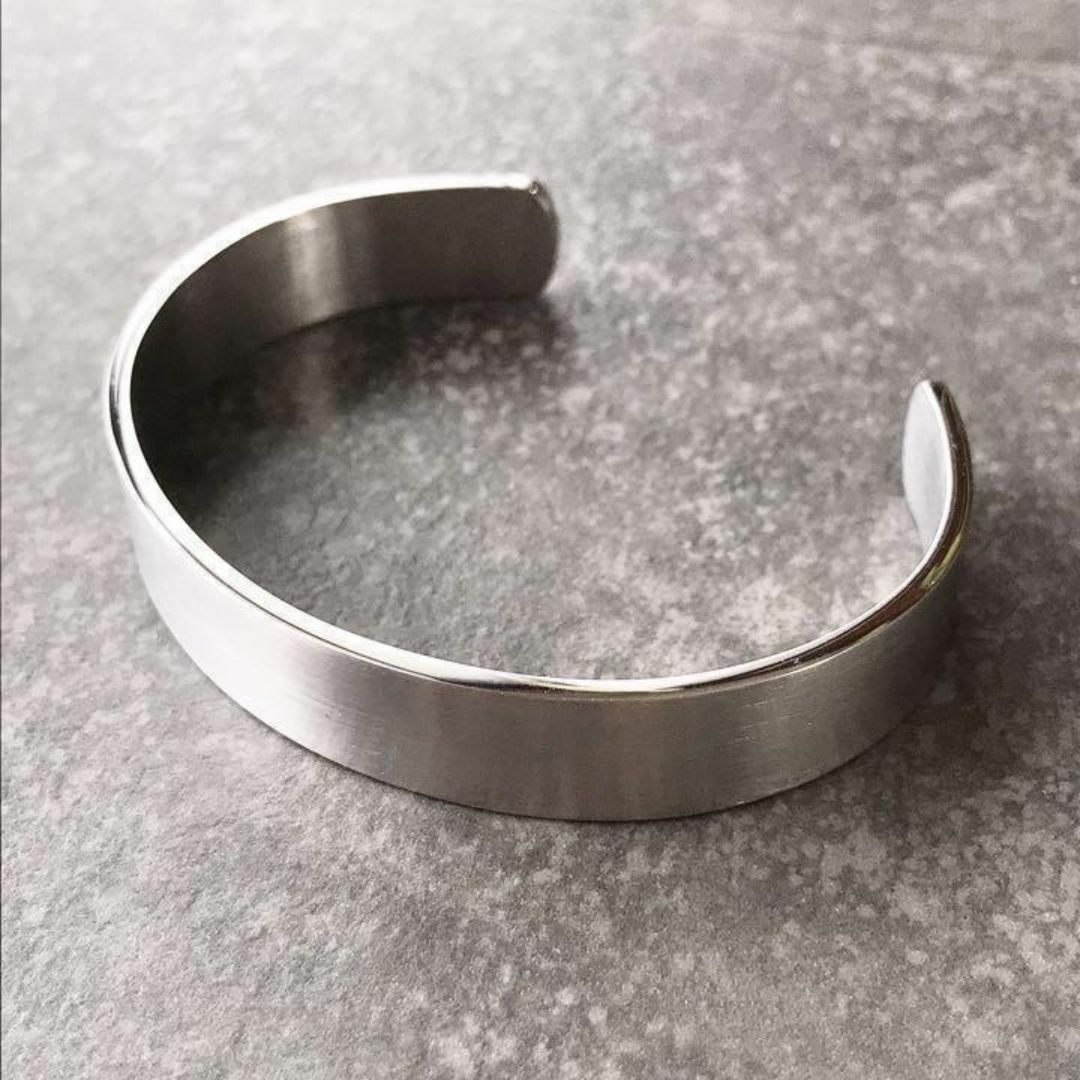 シルバーバングル　マット　シンプル　12ミリ幅 メンズのアクセサリー(リング(指輪))の商品写真