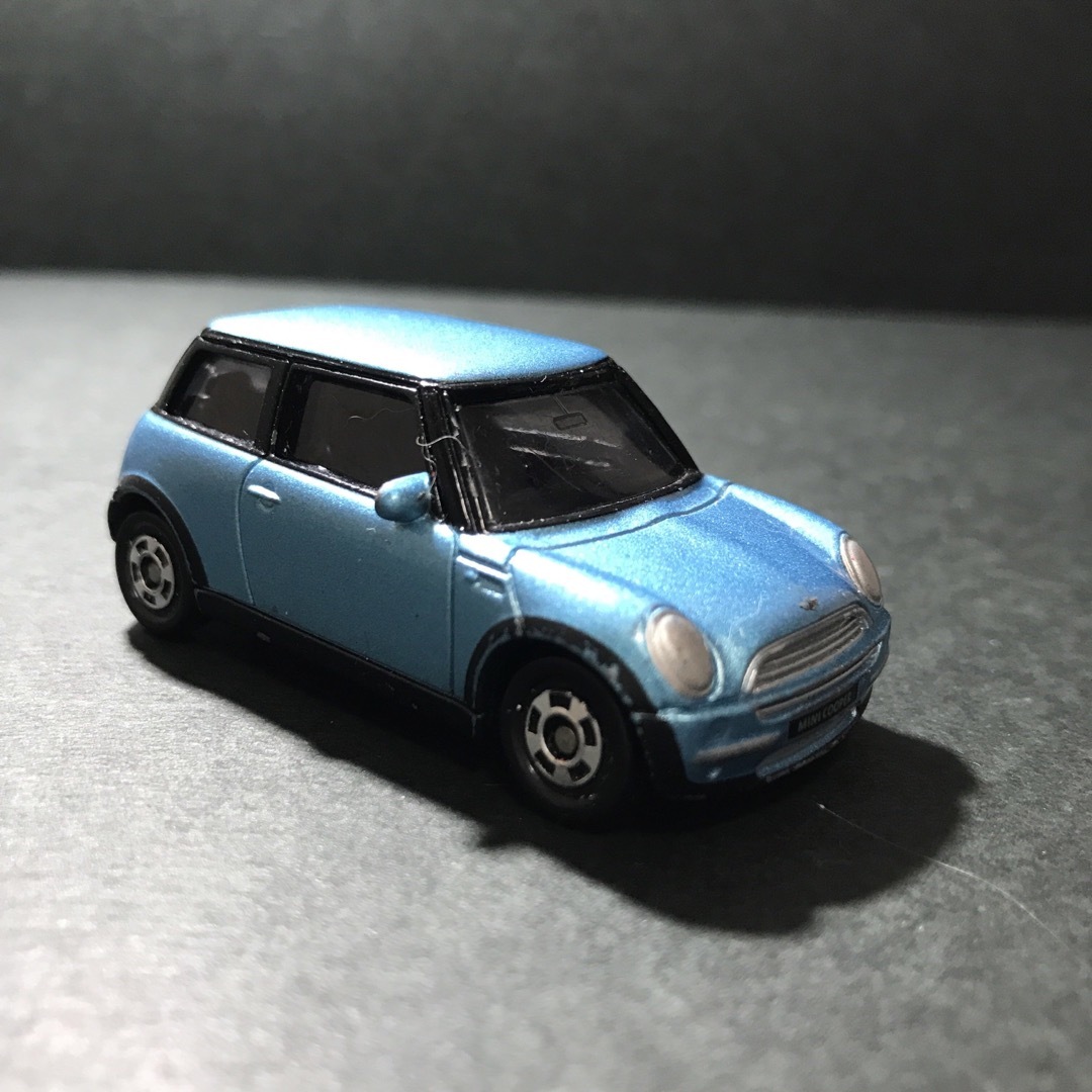 トミカシリーズ(トミカシリーズ)のトミカ　ミニカー　2004 MINI COOPER 絶版　廃盤品 エンタメ/ホビーのおもちゃ/ぬいぐるみ(ミニカー)の商品写真